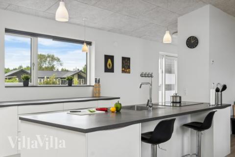 Køkkenet i luksushus nr. 642 er godt indrettet.