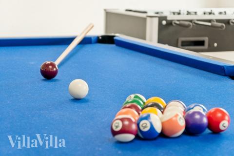 Luksushus 642 til 16 personer byder på et stort aktivitetsrum med bl.a. billard og dart