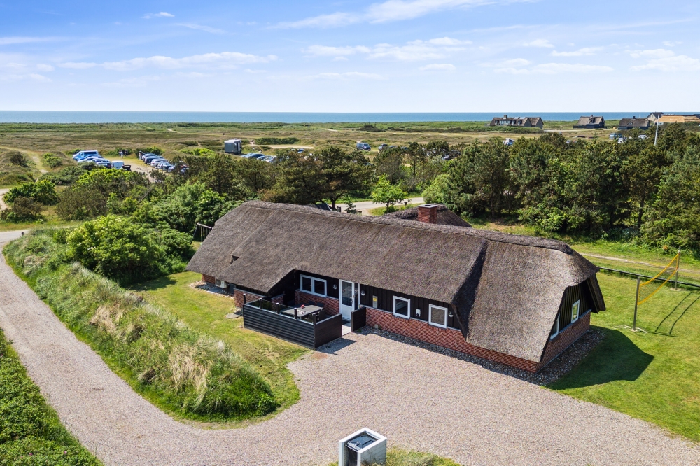 Dette skønne poolhus nr. 643 med plads til 10 personer ligger i Vestjylland