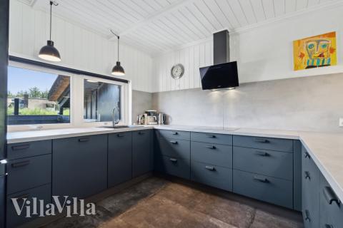 Køkkenet i luksushus nr. 643 er udstyrret, så I let kan lave mad til 10 personer.