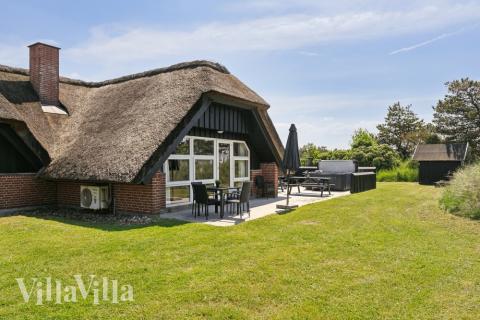 Luksushus nr. 643 har en dejlig terrasse med gode havemøbler til 10 personer.