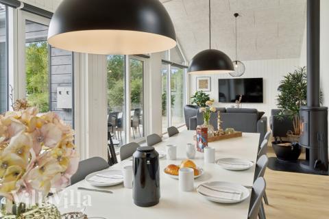 Det store lyse opholdrum i luksushus nr. 644 til 14.