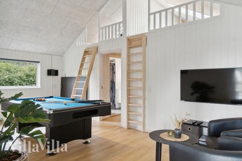 Ud over de mange timer, man kan bruge i husets pool-afdeling, så byder luksushus 644 også på billard/bordtennis og dart