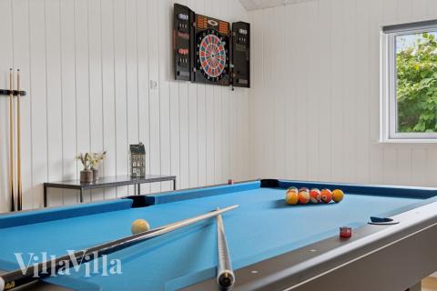 Luksushus 644 til 14 personer byder på et stort aktivitetsrum med bl.a. billard og dart