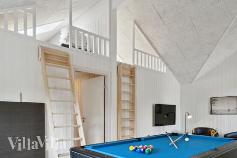 Aktivitetsrum i luksushus nr. 644 med 5 soveværelser og plads til 14 personer.