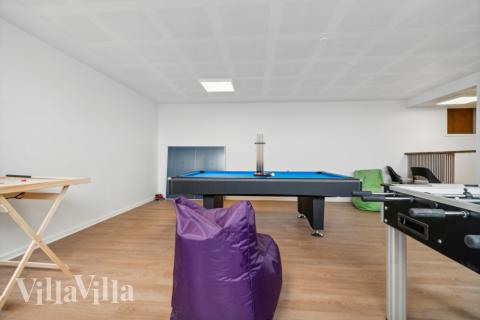 Aktivitetsrum i luksushus nr. 645 med 14 soveværelser og plads til 40 personer.