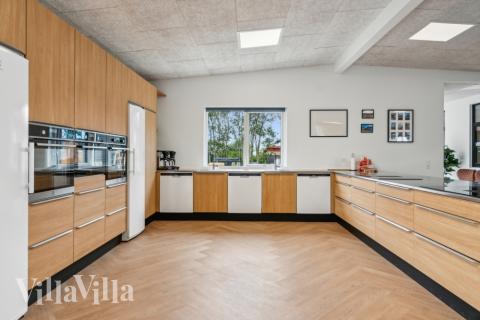 Køkkenet i luksushus nr. 645 er godt indrettet.