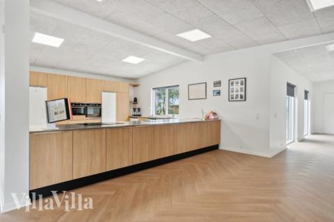 Velindrettet køkken i luksushus nr. 645 i Limfjorden.