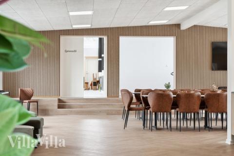 Opholdsrum med plads til 40 i luksushus nr. 645.