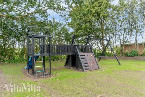 Ud over de mange timer, man kan bruge i husets pool-afdeling, så byder luksushus 645 også på mange udendørs aktiviteter