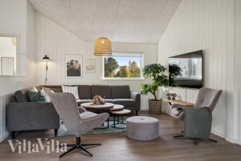 Sofaen i luksushus 646 i Nordsjælland indbyder til brætspil eller at se en film sammen.