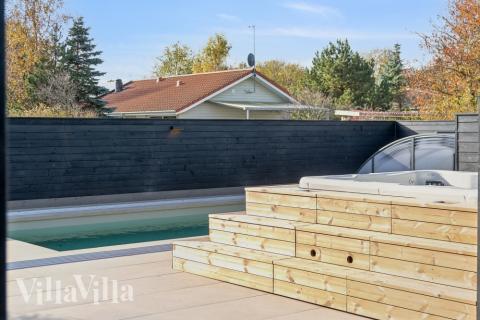 Der er pool og 7 soveværelser i luksushus nr. 646.