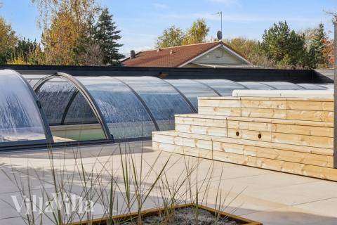 Den lækre pool i luksushuse nr. 646 til 18 personer