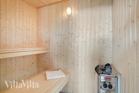 Nyd varmen i saunaen i luksushus nr. 802 til 16 personer