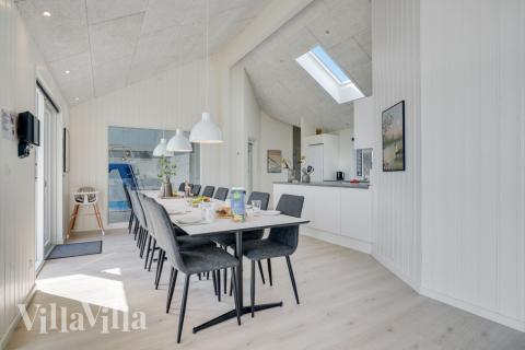 Det store lyse opholdrum i luksushus nr. 802 til 16.