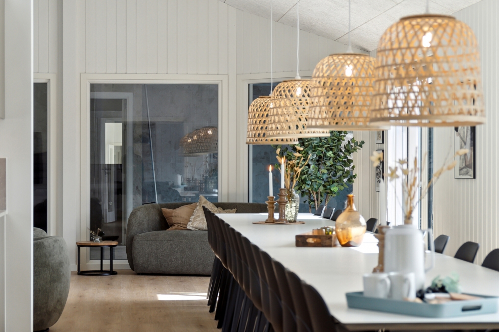 Det store lyse opholdrum i luksushus nr. 806 til 30.
