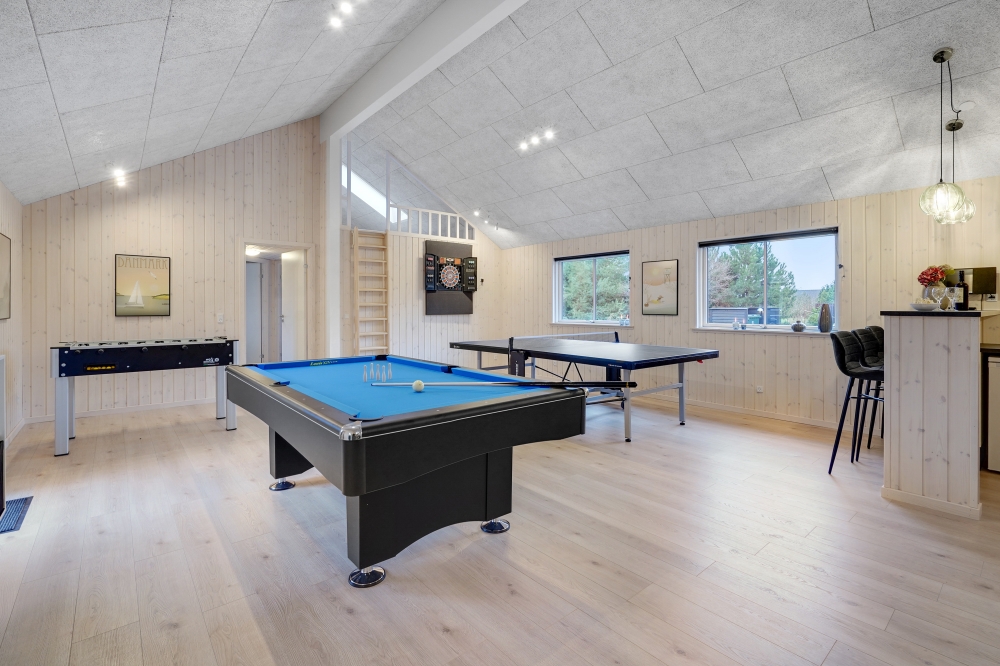 Ud over de mange timer, man kan bruge i husets pool-afdeling, så byder luksushus 808 også på billard/bordtennis og dart