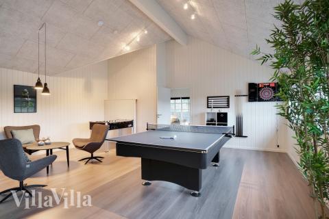 Ud over de mange timer, man kan bruge i husets pool-afdeling, så byder luksushus 810 også på billard/bordtennis og dart