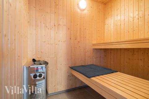 Nyd varmen i saunaen i luksushus nr. 810 til 18 personer