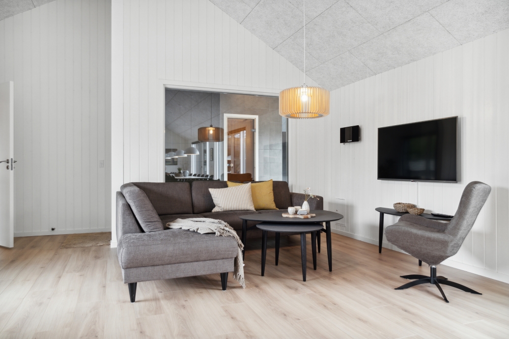 Sofaen i luksushus 814 i Østjylland indbyder til brætspil eller at se en film sammen.