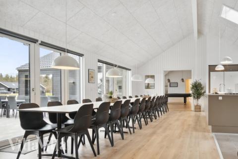 Det store lyse opholdrum i luksushus nr. 814 til 26.