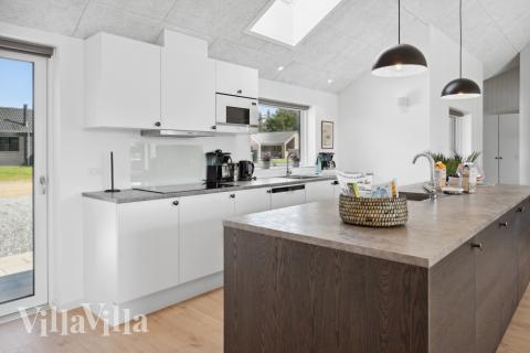 Velindrettet køkken i luksushus nr. 816 i Østjylland.