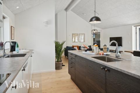 Køkkenet i luksushus nr. 816 er godt indrettet.