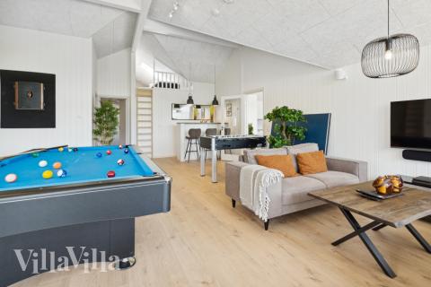 Ud over de mange timer, man kan bruge i husets pool-afdeling, så byder luksushus 816 også på billard/bordtennis og dart