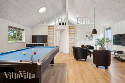 Ud over de mange timer, man kan bruge i husets pool-afdeling, så byder luksushus 818 også på billard/bordtennis og dart