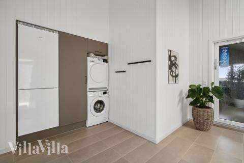 Den rummelige entre i luksushus nr. 818 i Østjylland