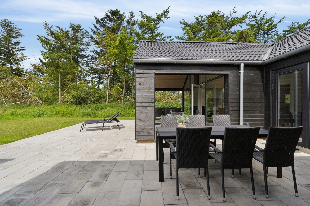 Nyd en grillaften på terrassen i luksushus nr. 818 i Østjylland