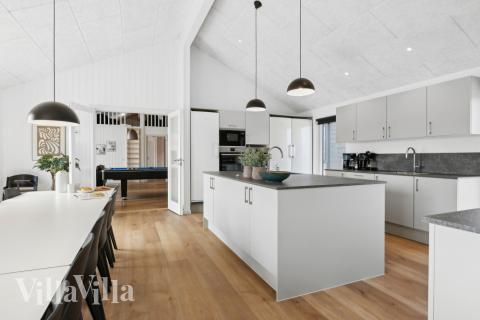 Velindrettet køkken i luksushus nr. 822 i Østjylland.