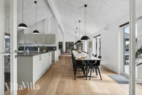 Opholdsrum med plads til 30 i luksushus nr. 822.