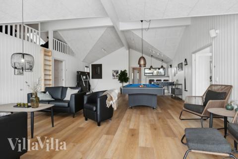 Luksushus 822 til 30 personer byder på et stort aktivitetsrum med bl.a. billard og dart
