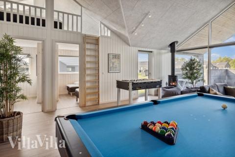 Ud over de mange timer, man kan bruge i husets pool-afdeling, så byder luksushus 824 også på billard/bordtennis og dart