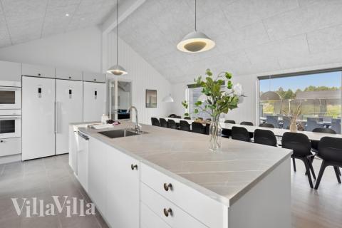 Velindrettet køkken i luksushus nr. 824 i Østjylland.