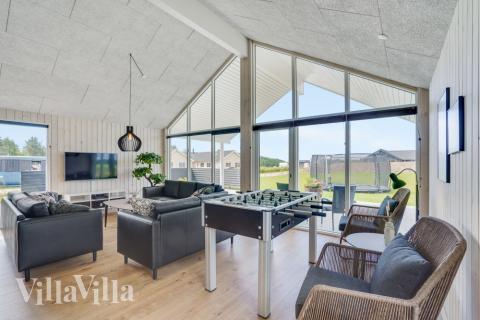 Aktivitetsrum i luksushus nr. 830 med 10 soveværelser og plads til 26 personer.