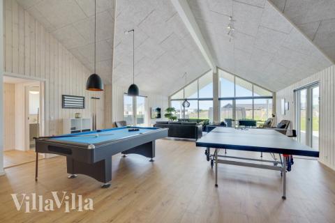 Luksushus 830 til 26 personer byder på et stort aktivitetsrum med bl.a. billard og dart