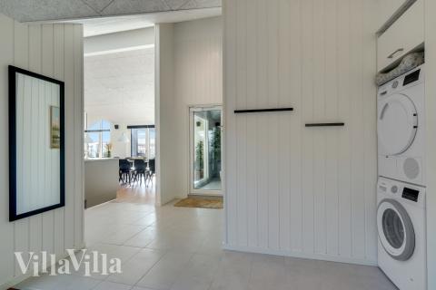 Den rummelige entre i luksushus nr. 832 i Østjylland