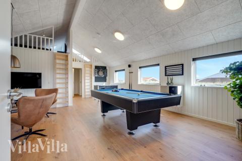Ud over de mange timer, man kan bruge i husets pool-afdeling, så byder luksushus 832 også på billard/bordtennis og dart