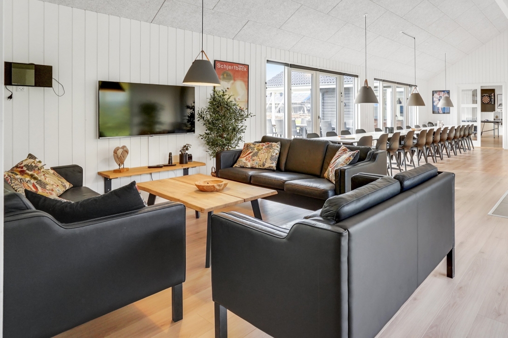 Sofaen i luksushus 815 i Østjylland indbyder til brætspil eller at se en film sammen.