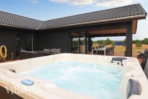 Nyd varmen i spaen i luksushus nr. 649 i Lolland/Falster/Møn