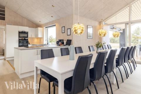 Det store lyse opholdrum i luksushus nr. 649 til 14.