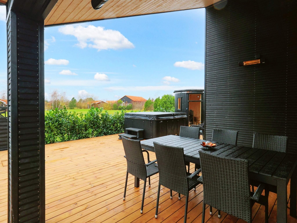 Luksushus nr. 650 har en dejlig terrasse med gode havemøbler til 10 personer.