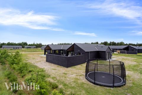 Dette skønne poolhus nr. 653 med plads til 22 personer ligger i Vestjylland