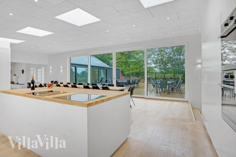 Køkkenet i luksushus nr. 674 er udstyrret, så I let kan lave mad til 26 personer.