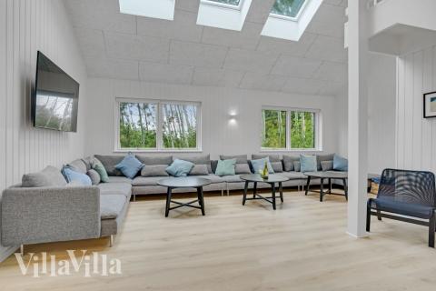 Sofahjørnet i luksushus 674 i Nordsjælland.