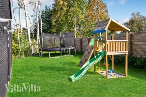 Ud over de mange timer, man kan bruge i husets pool-afdeling, så byder luksushus 674 også på mange udendørs aktiviteter