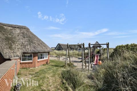 Flot sommerhus nr. 675 med god plads til op til 15 personer