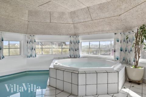 Nyd varmen i spaen i luksushus nr. 675 i Vestjylland